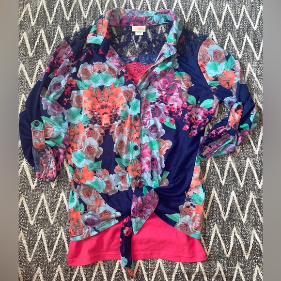 BKE Tops - (3$/15) Daytrip top and BKE tank top size small